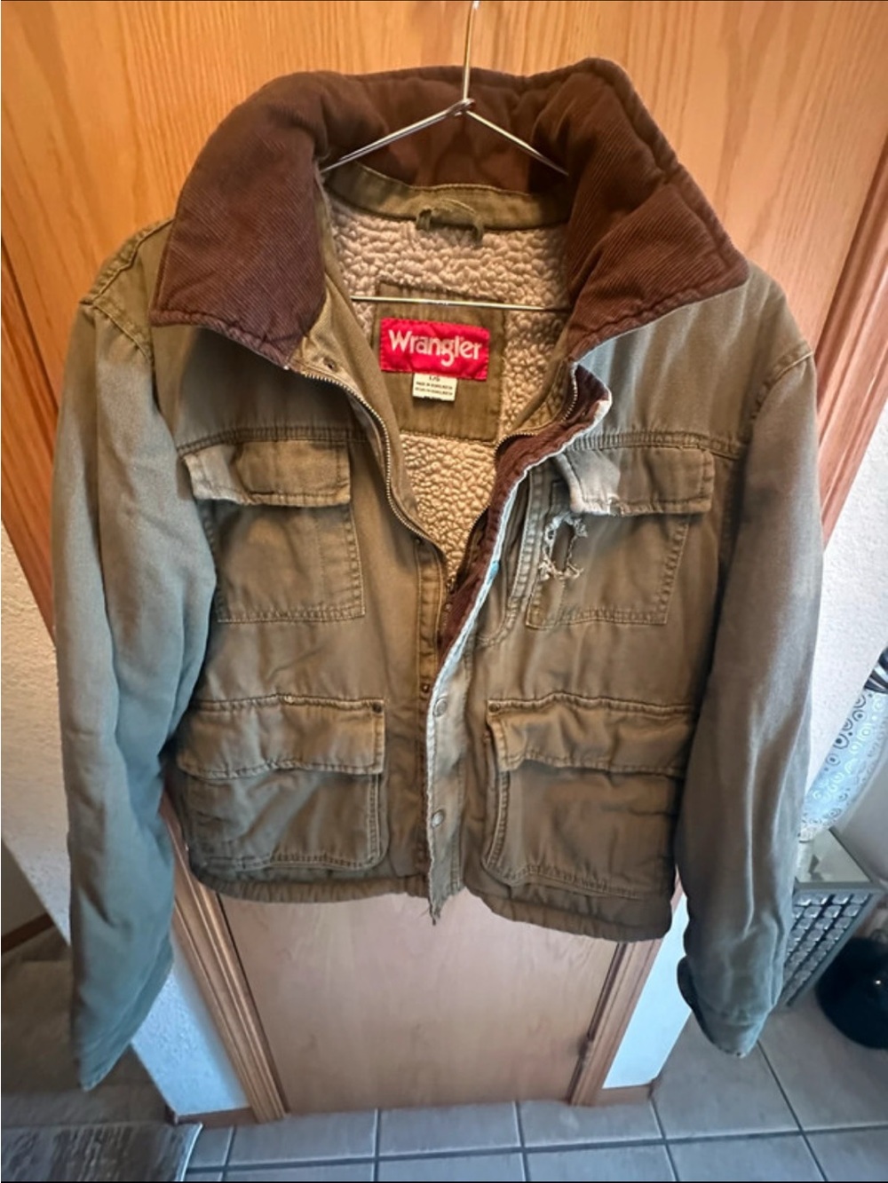 Wrangler jacket men’s brown size large L small rip on left upper pocket